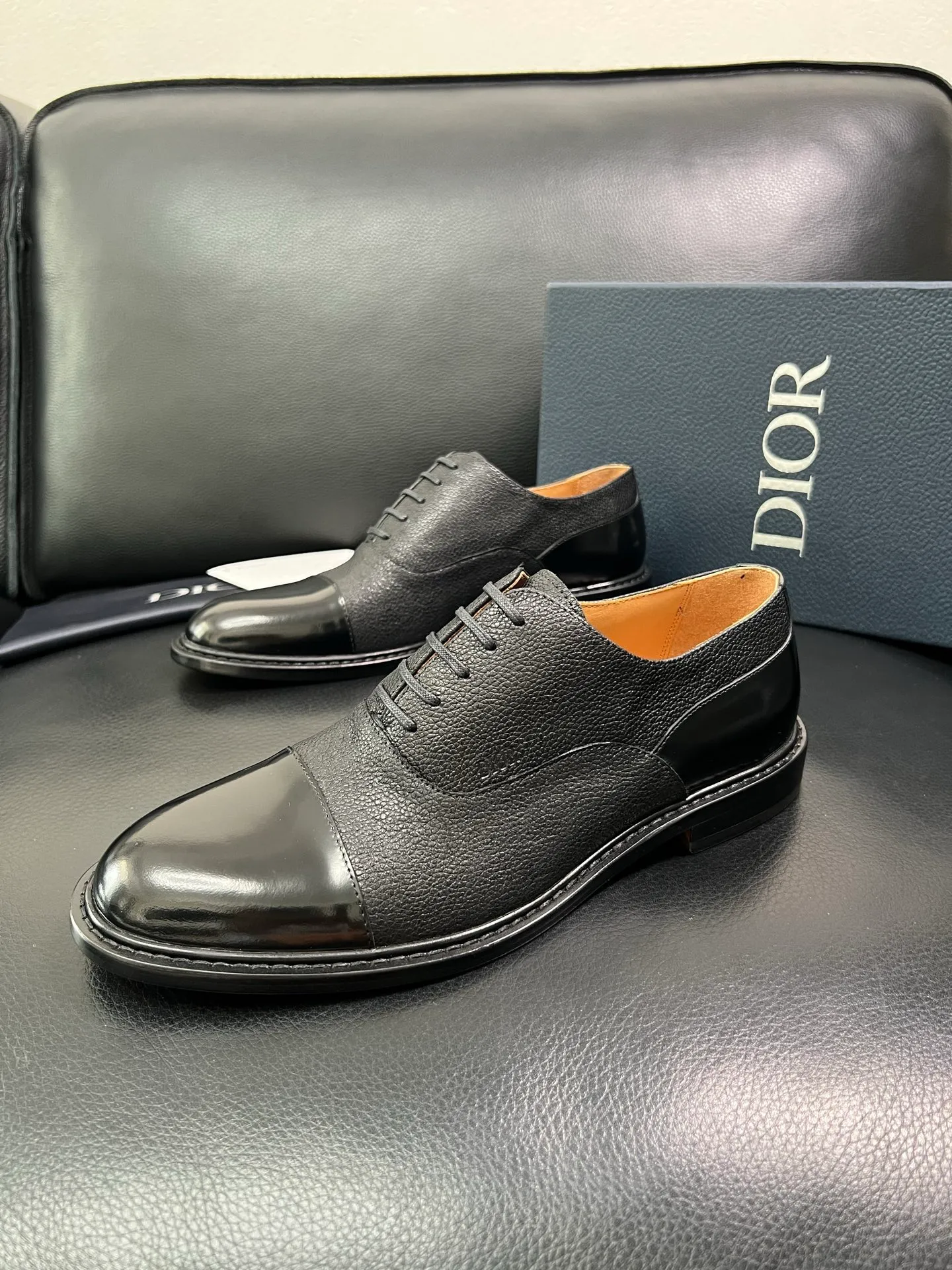 Men's shoes 💰940 Dior top purchasing agent, synchronized with Dior counters, original factory configuration, imported Italian cowhide, fully imported water-dyed cowhide lining, sole: original factory special supply, original sole super comfortable, original factory follow-up order 🔍🔍High quality, welcome to compare, code number 39-44 (can be ordered 38 45 46) 85868